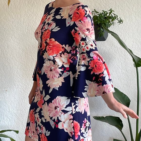 Mod Floral Bell Sleeved Dress - Picture 3 of 6